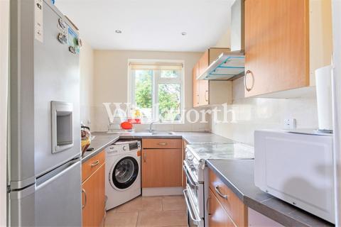 1 bedroom apartment for sale, Crawford Gardens, London, N13