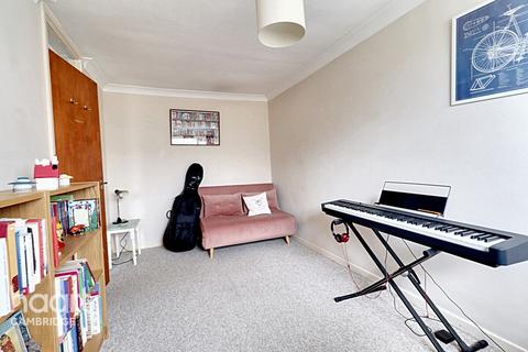 33 Larkin Close, Cambridge, CB4 2RF