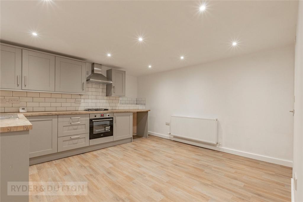 Almondbury Bank, Moldgreen, Huddersfield, West Yorkshire, HD5 2 bed