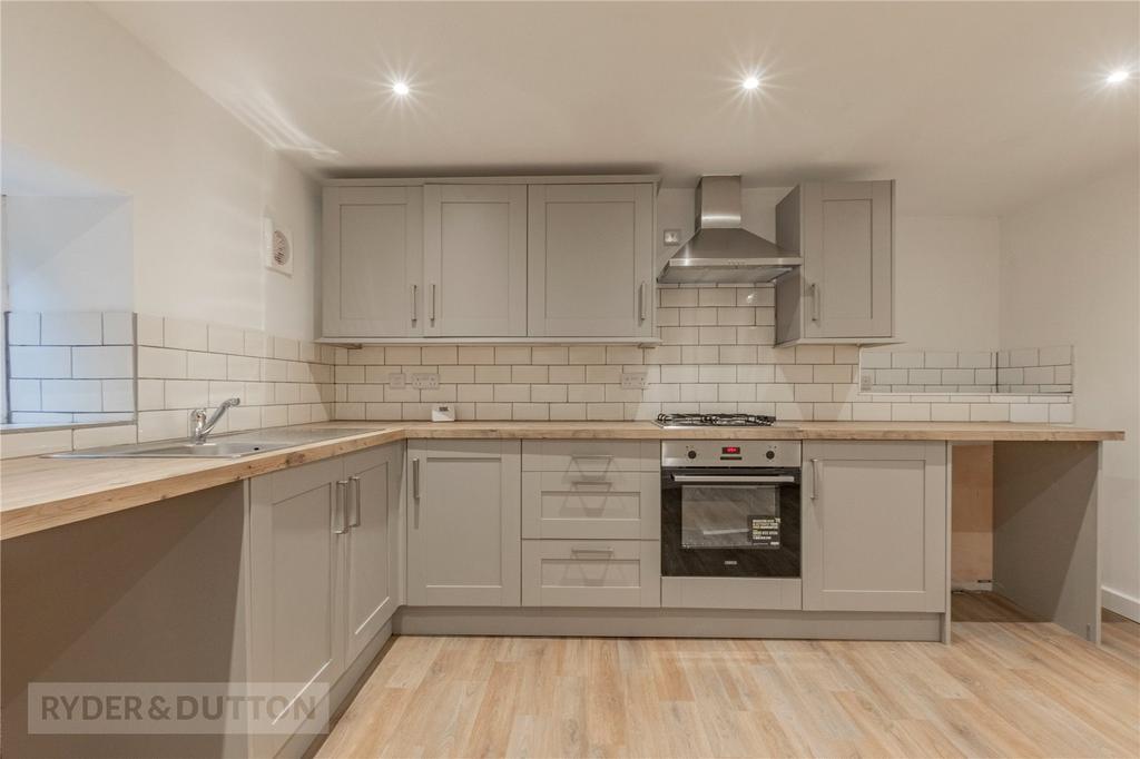 Almondbury Bank, Moldgreen, Huddersfield, West Yorkshire, HD5 2 bed