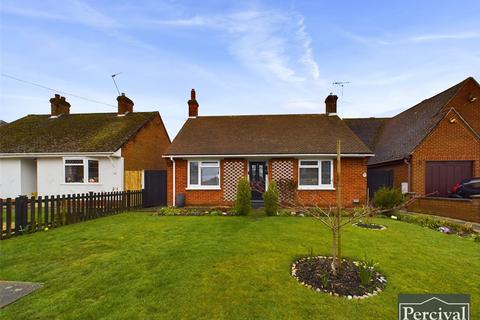 2 bedroom bungalow for sale - Queens Road, Earls Colne, Colchester, CO6