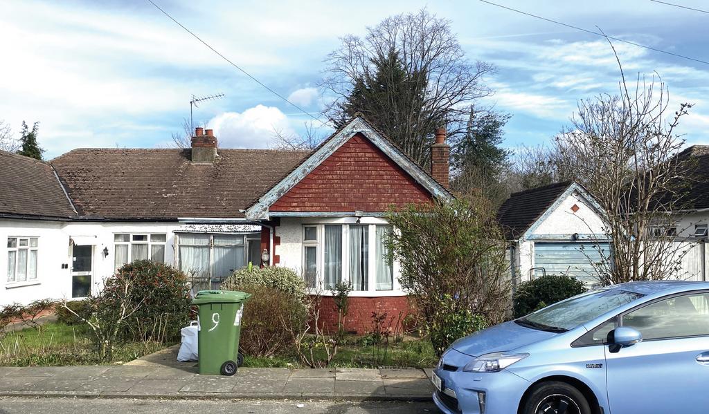 9 Forty Close, Wembley 3 bed semidetached bungalow £300,000