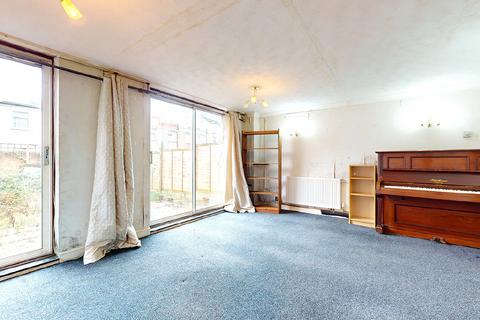 23 Okehampton Square, Romford, RM3 8YA
