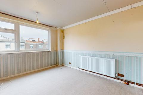 23 Okehampton Square, Romford, RM3 8YA