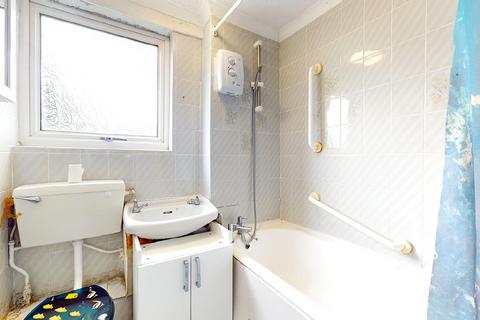 23 Okehampton Square, Romford, RM3 8YA