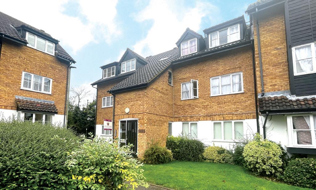 118 Boleyn Way, 1 bed flat £150,000