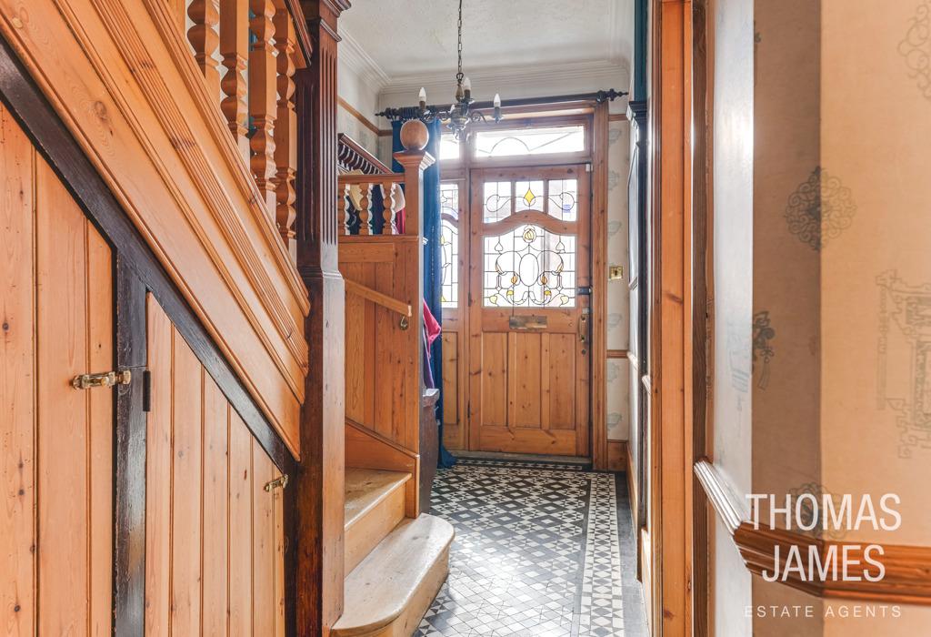 Berkshire Gardens, tiled entrance hall