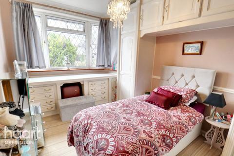 2 bedroom bungalow for sale, Shepperton Road, Orpington