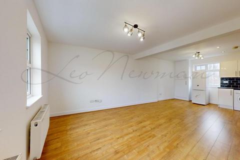 2 bedroom flat to rent - The Promenade, Edgware, HA8