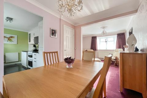 3 bedroom semi-detached house for sale - Ferrier Close, Rainham, Gillingham, Kent, ME8