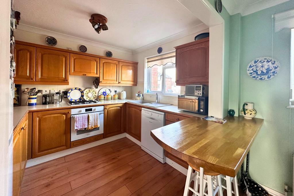 The Meridians, Christchurch, Dorset. BH23 1RD 3 bed townhouse for sale