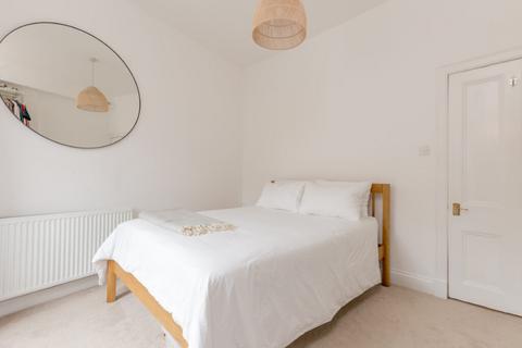 25/5 Polwarth Crescent, Edinburgh, EH11 1HR