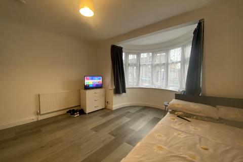 1 bedroom in a house share to rent, Beaufort Avenue, Harrow HA3