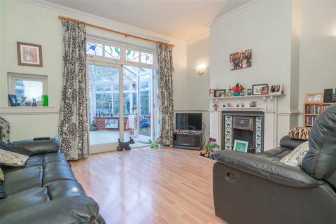 18, St Saviours Court Alexandra Park Road, London, N22 7AZ