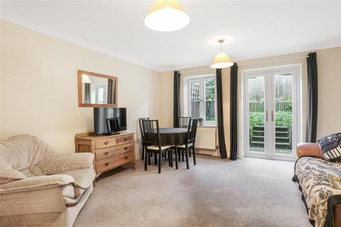 118 Goddard Place, London, N19 5GT