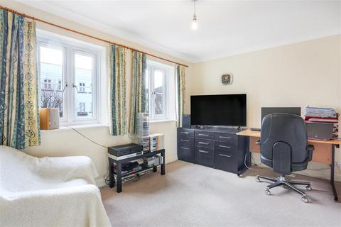 118 Goddard Place, London, N19 5GT