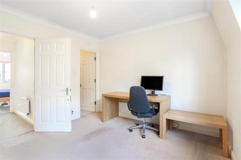 118 Goddard Place, London, N19 5GT