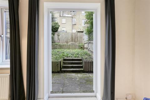 118 Goddard Place, London, N19 5GT