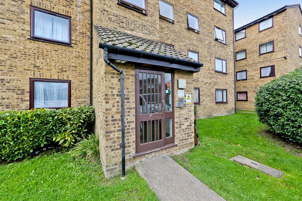 Gurney Close, Barking, IG11 2 bed property £1,499 pcm (£346 pw)