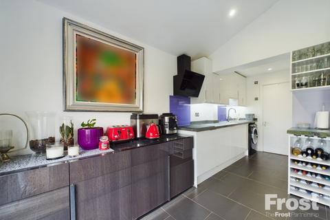 75 Hithermoor Road, Staines-upon-thames, TW19 6AR