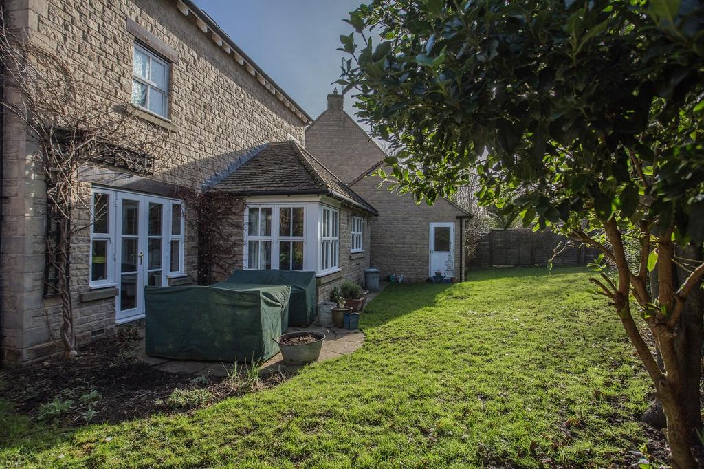 Short Close, Warmington, Peterborough, Cambridgeshire. PE8 6WG 5 bed