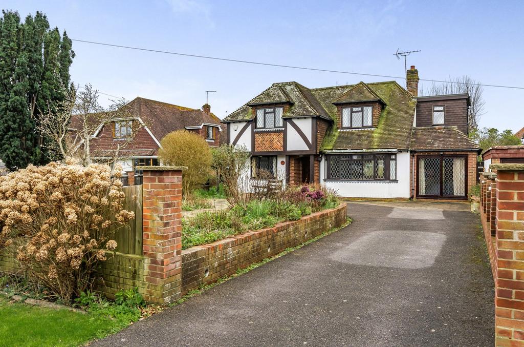 Tudor Close, MiddletonOnSea, PO22 3 bed detached house for sale £