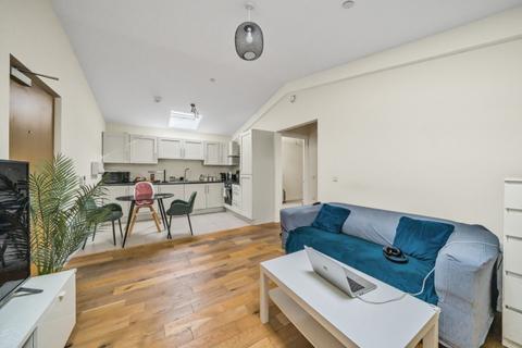 2 bedroom flat to rent - Trinity Gardens London SW9