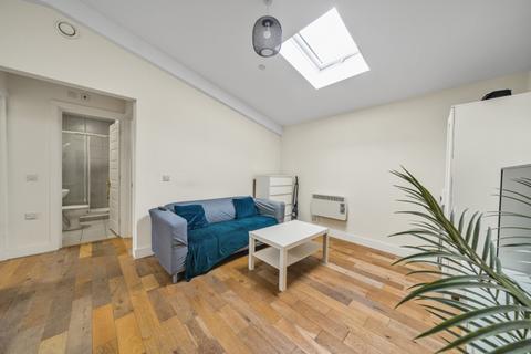 2 bedroom flat to rent - Trinity Gardens London SW9