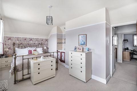 142 Twickenham Road, Hanworth, Feltham, TW13 6HD