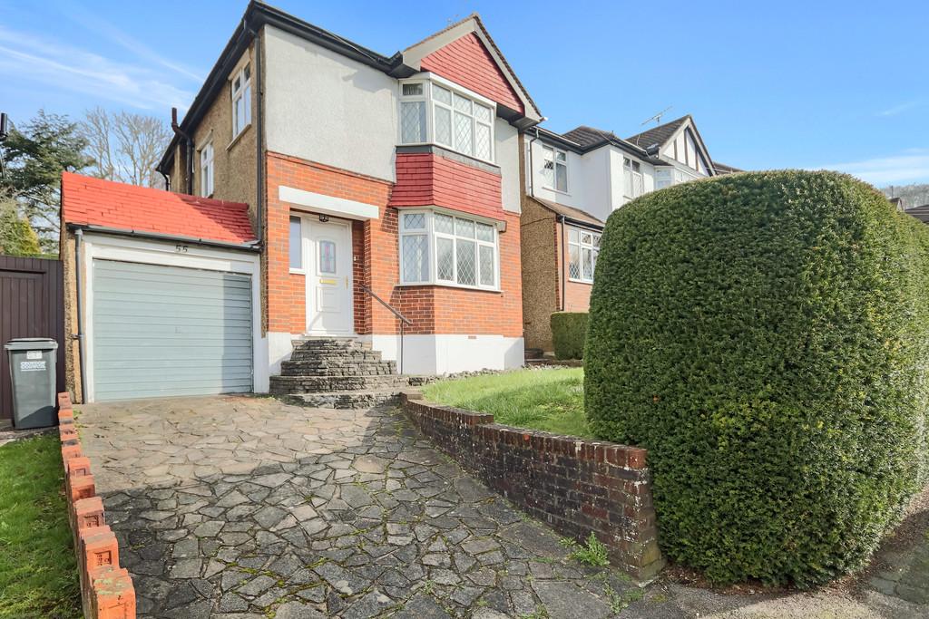 Mead Way, Coulsdon 3 bed detached house £550,000