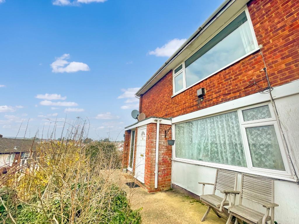 Porlock Drive, Luton, Bedfordshire... 2 bed £220,000