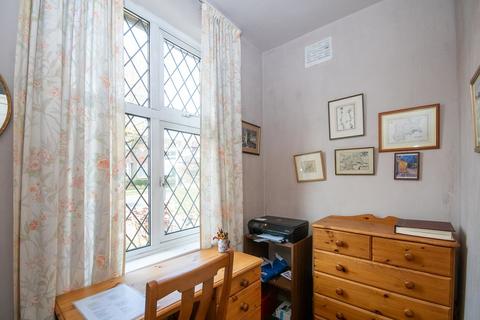 12 Lawrence Road, Pinner, HA5 1LH