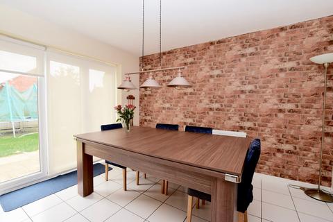 40 Amos Drive, Pocklington, York, YO42 2FH
