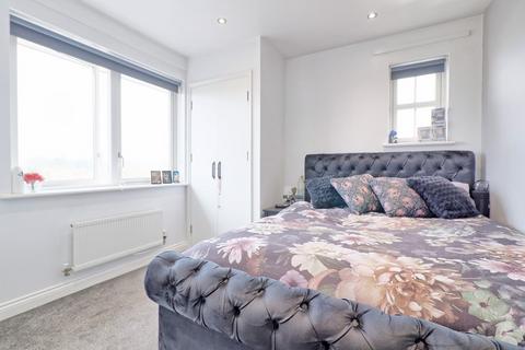2 bedroom apartment for sale, Churchill Avenue, Basildon, Essex SS14