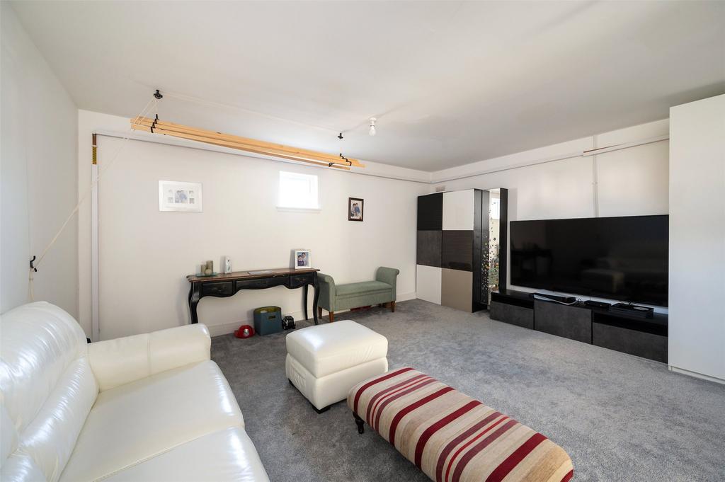 Garage/Sitting Room
