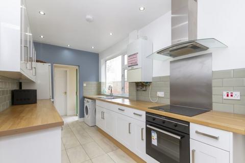 3 bedroom terraced house to rent, Paton Street, Leicester