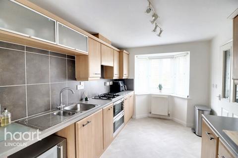 4 bedroom townhouse for sale, Greenfinch Crescent, Witham St Hughs