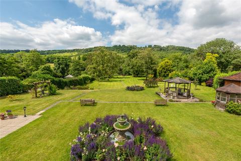 15 Castle Gardens, Dorking, RH4 1NY