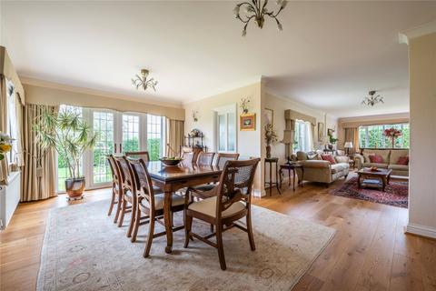 15 Castle Gardens, Dorking, RH4 1NY