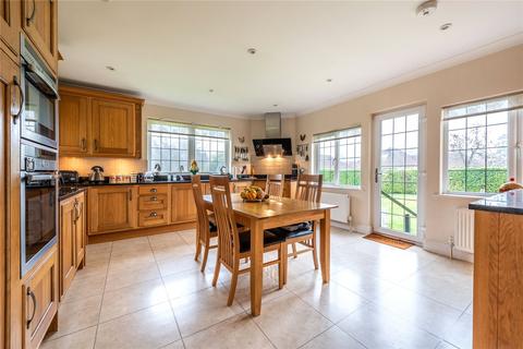 15 Castle Gardens, Dorking, RH4 1NY