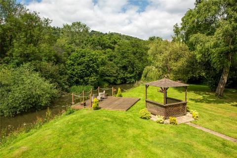 15 Castle Gardens, Dorking, RH4 1NY
