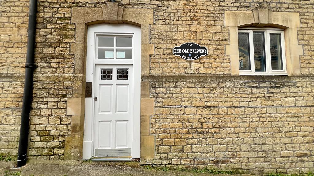 Communal entrance door