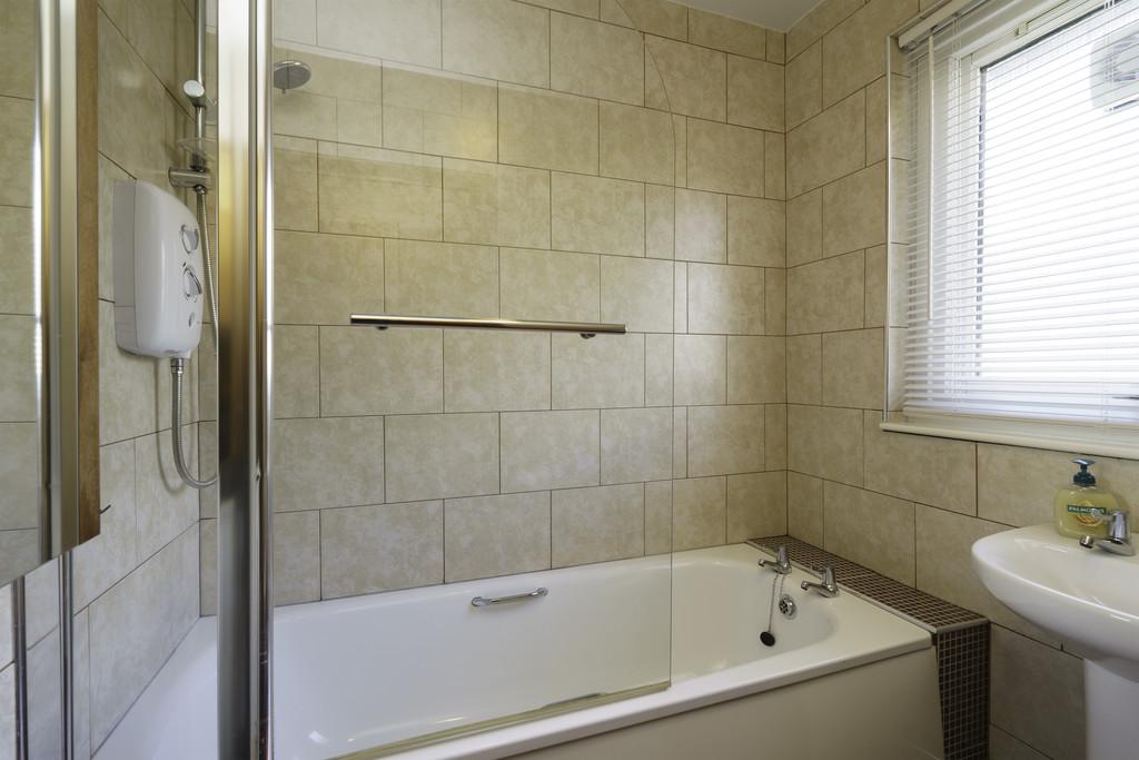 6. Bathroom angle 2