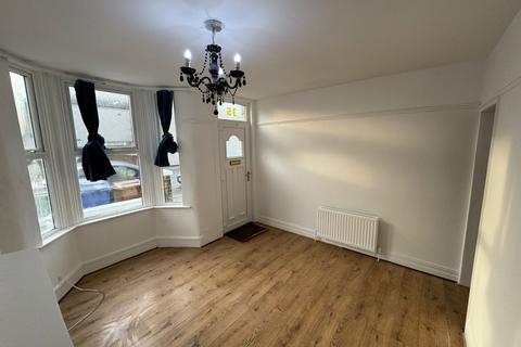 3 bedroom terraced house to rent, Stanley Road,  Grays, RM17