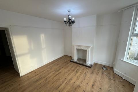 3 bedroom terraced house to rent, Stanley Road,  Grays, RM17