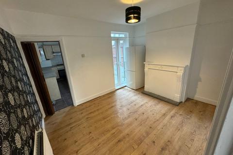 3 bedroom terraced house to rent, Stanley Road,  Grays, RM17