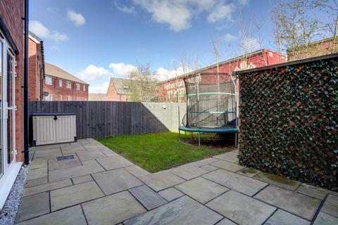 42 Buzzard Way, Cranbrook, Exeter, EX5 7GX