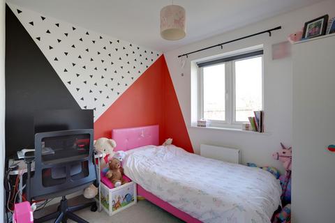42 Buzzard Way, Cranbrook, Exeter, EX5 7GX