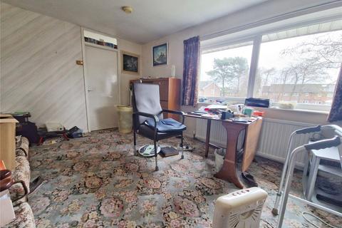 2 bedroom maisonette for sale, Evesham Walk, Alkrington, Middleton, Manchester, M24