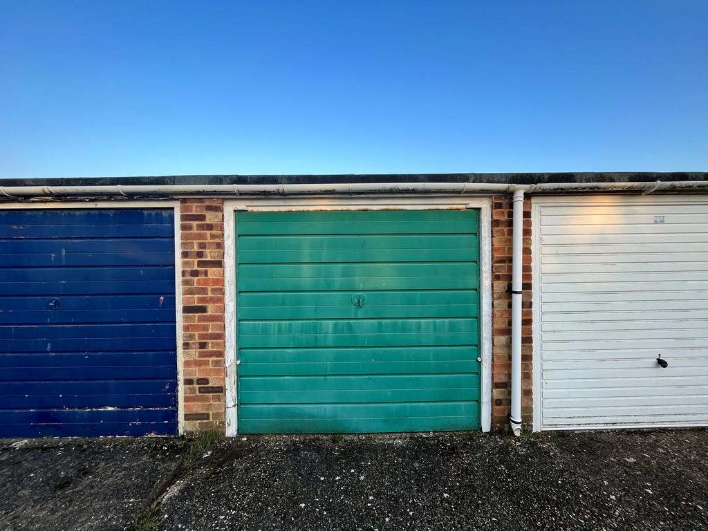 Japonica Close, ShorehambySea BN43 Garage £120 pcm (£28 pw)